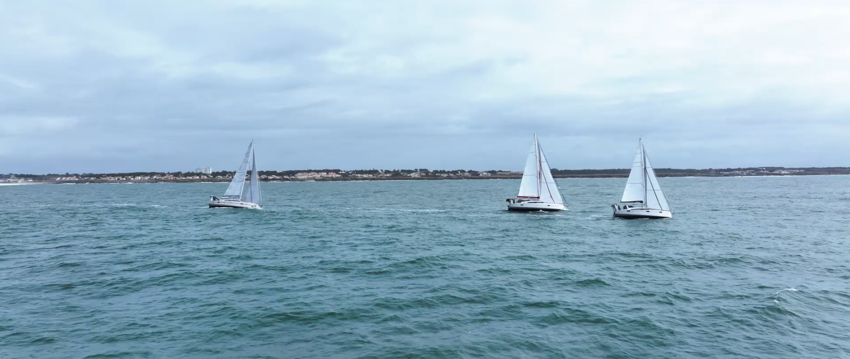 Navigation trois voiliers OVNI